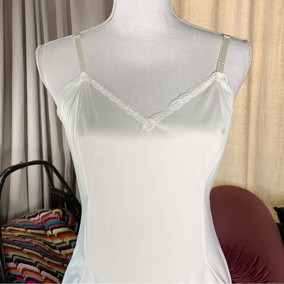 60s White Slip - Picture 5 of 9